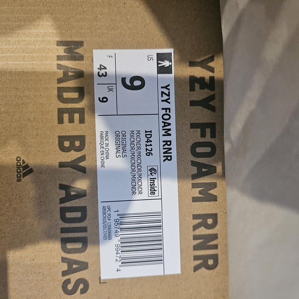 Adidas YZY Foam RNR Box - Picture 6 of 9
